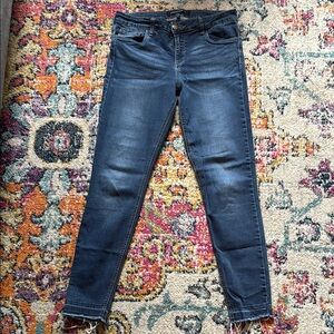 Blue Skinny Jeans with Stretch and Tapered Leg